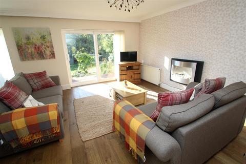 13 Daws Lea, High Wycombe, HP11 1QG