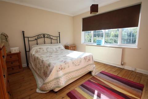 13 Daws Lea, High Wycombe, HP11 1QG