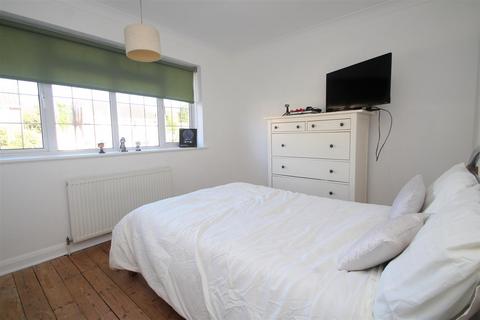 13 Daws Lea, High Wycombe, HP11 1QG