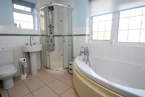 13 Daws Lea, High Wycombe, HP11 1QG