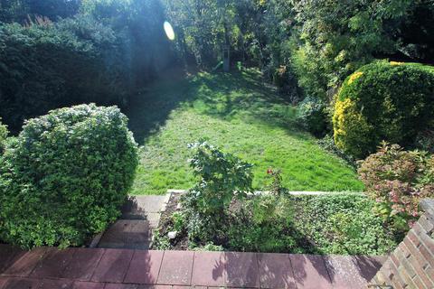13 Daws Lea, High Wycombe, HP11 1QG