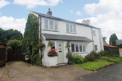 3 Commonside, Downley, High Wycombe, HP13 5XG