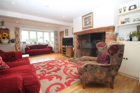 3 Commonside, Downley, High Wycombe, HP13 5XG