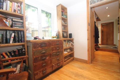 3 Commonside, Downley, High Wycombe, HP13 5XG