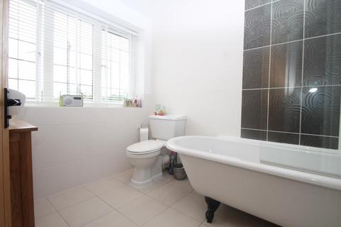 3 Commonside, Downley, High Wycombe, HP13 5XG