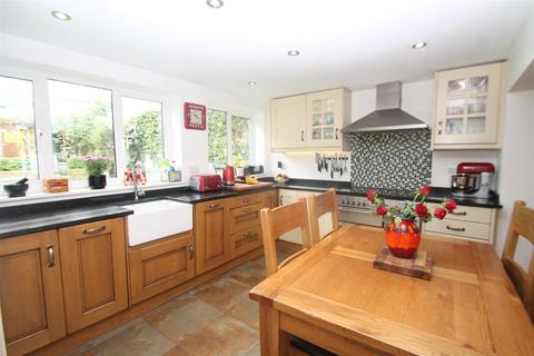 3 Commonside, Downley, High Wycombe, HP13 5XG