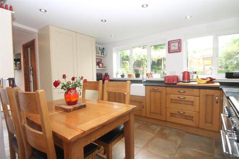 3 Commonside, Downley, High Wycombe, HP13 5XG