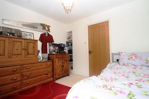 3 Commonside, Downley, High Wycombe, HP13 5XG