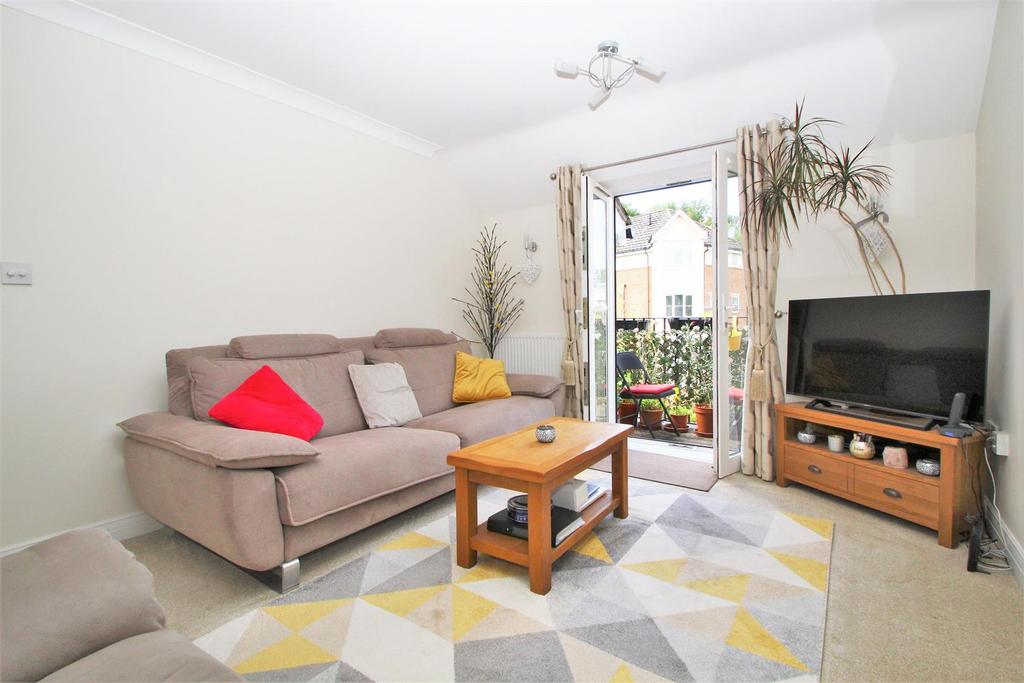 Dashwood Avenue, High HP12 2 bed flat for sale £250,000