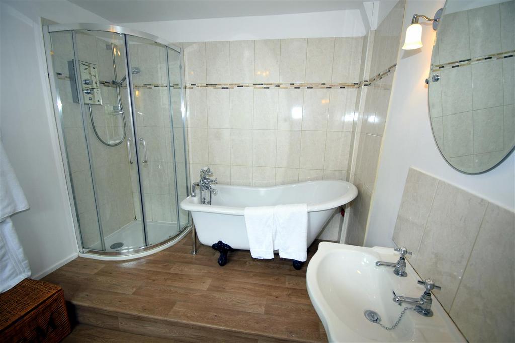 Bathroom (cottage 1)