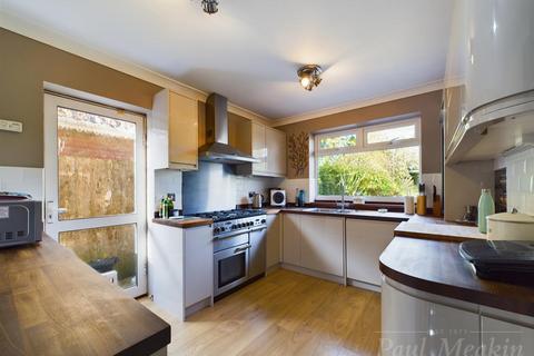 25 Tandridge Gardens, South Croydon, CR2 9HW