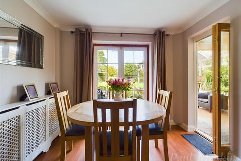 25 Tandridge Gardens, South Croydon, CR2 9HW