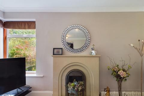 25 Tandridge Gardens, South Croydon, CR2 9HW