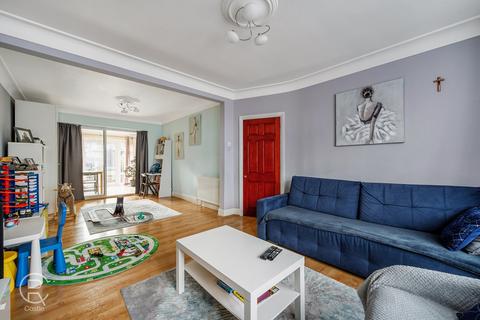 3 Elmbank Way, London, W7 3DE