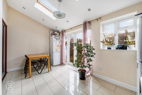 3 Elmbank Way, London, W7 3DE