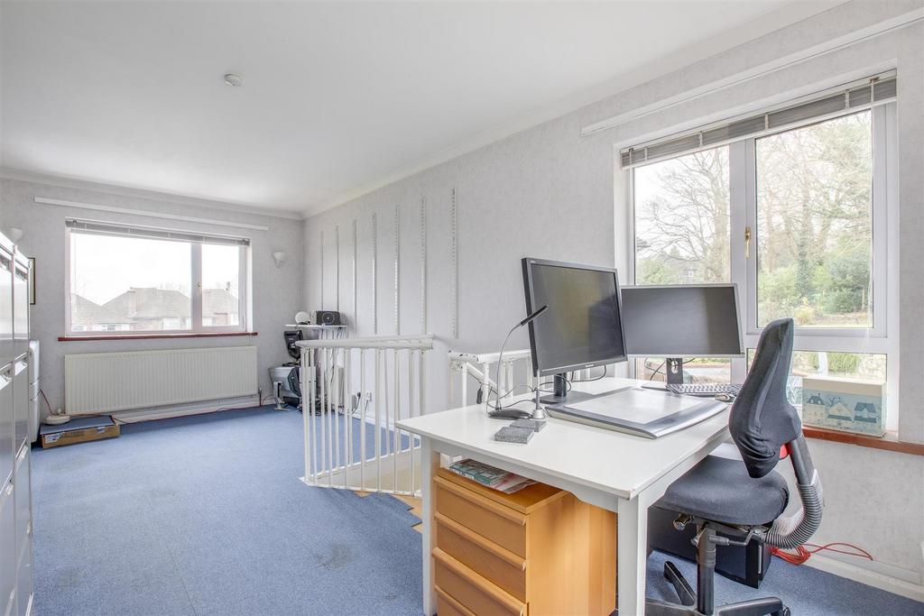 25 Amersham Hill Gardens, HP13 6 QR-2.jpg