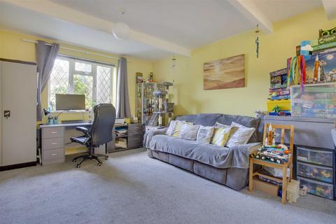 124 Bowerdean Road, High Wycombe, HP13 6AZ