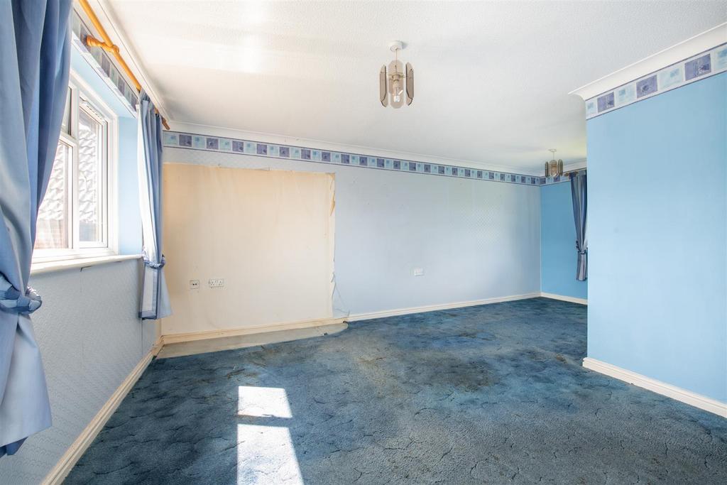 104 Lansdowne Way-9.jpg