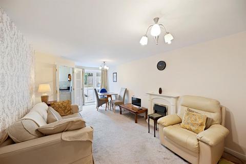 1 bedroom apartment for sale, Sanders Court, Junction Road, Warley, Brentwood, Essex, CM14 5FG