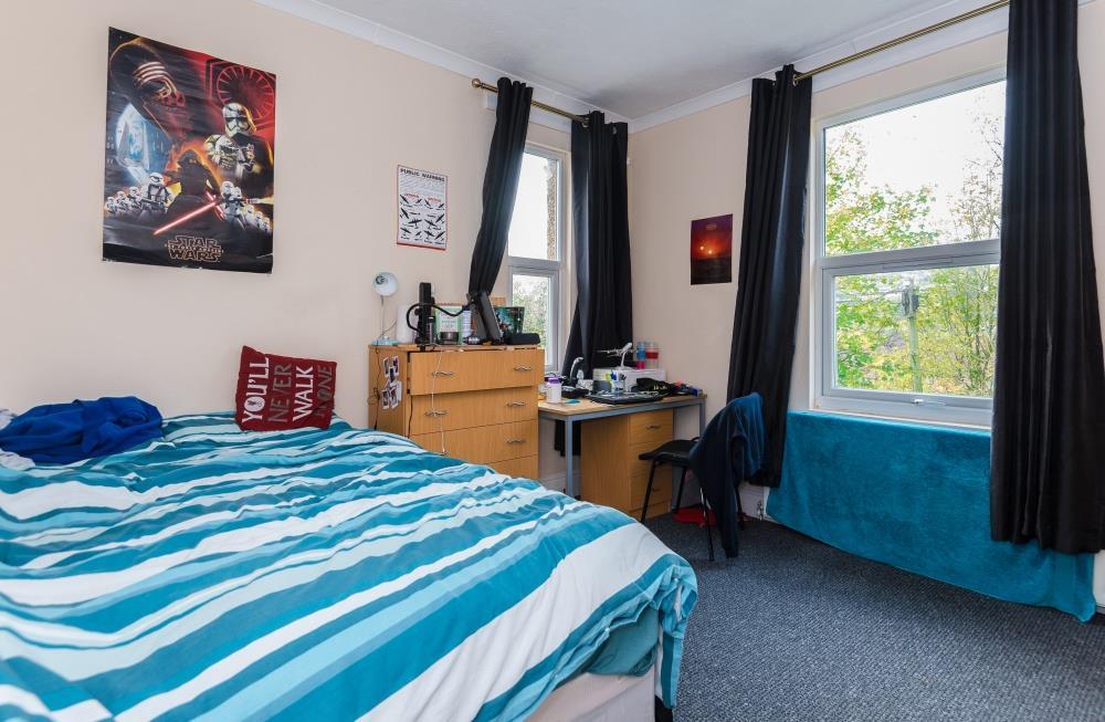 Bedroom 1- 800px.jpg