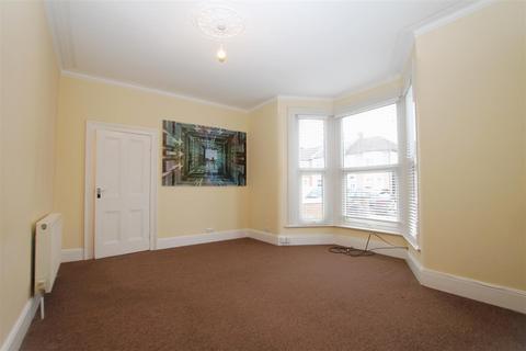 1 bedroom flat to rent - Kingswood Road, Ilford