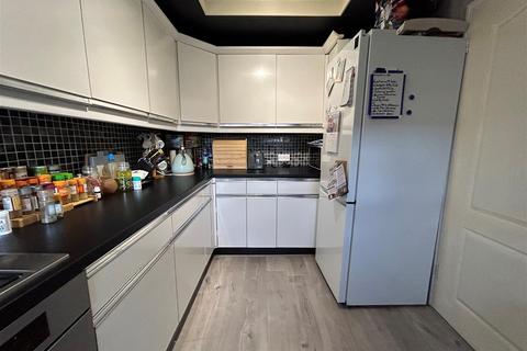 65 Chichester Drive, Quinton, Birmingham, B32 1BG