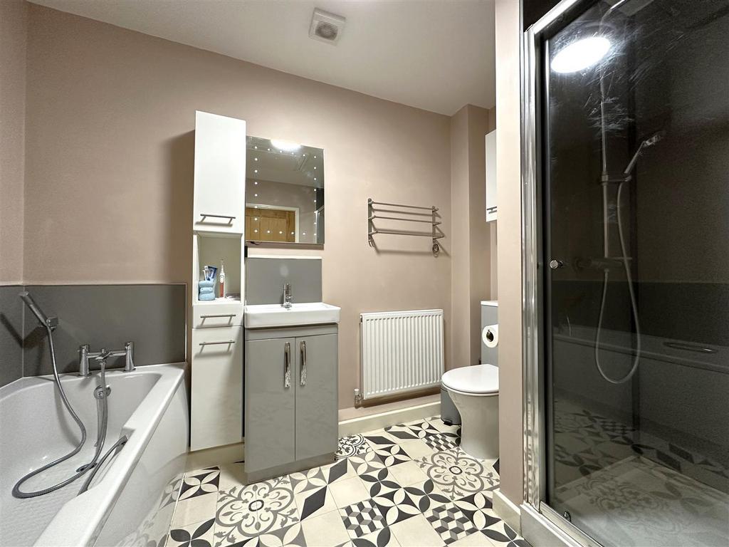 Second Floor Bathroom 384