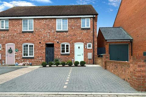 3 bedroom semi-detached house for sale - Poppy Road, Witham St. Hughs, Lincoln
