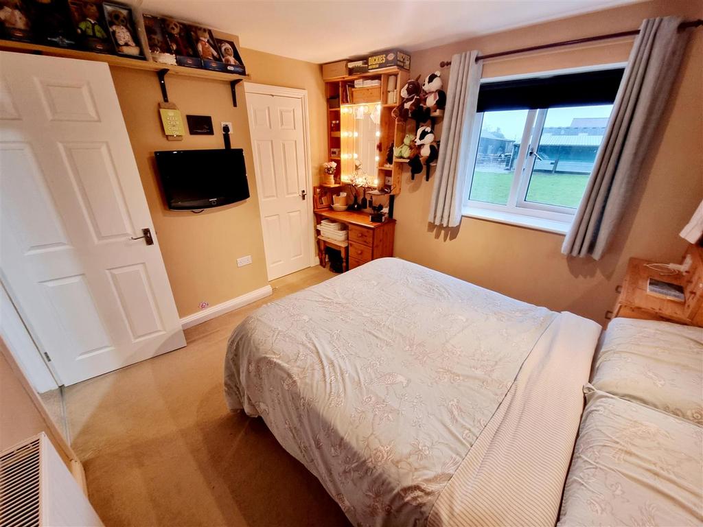 Bed 1.jpg
