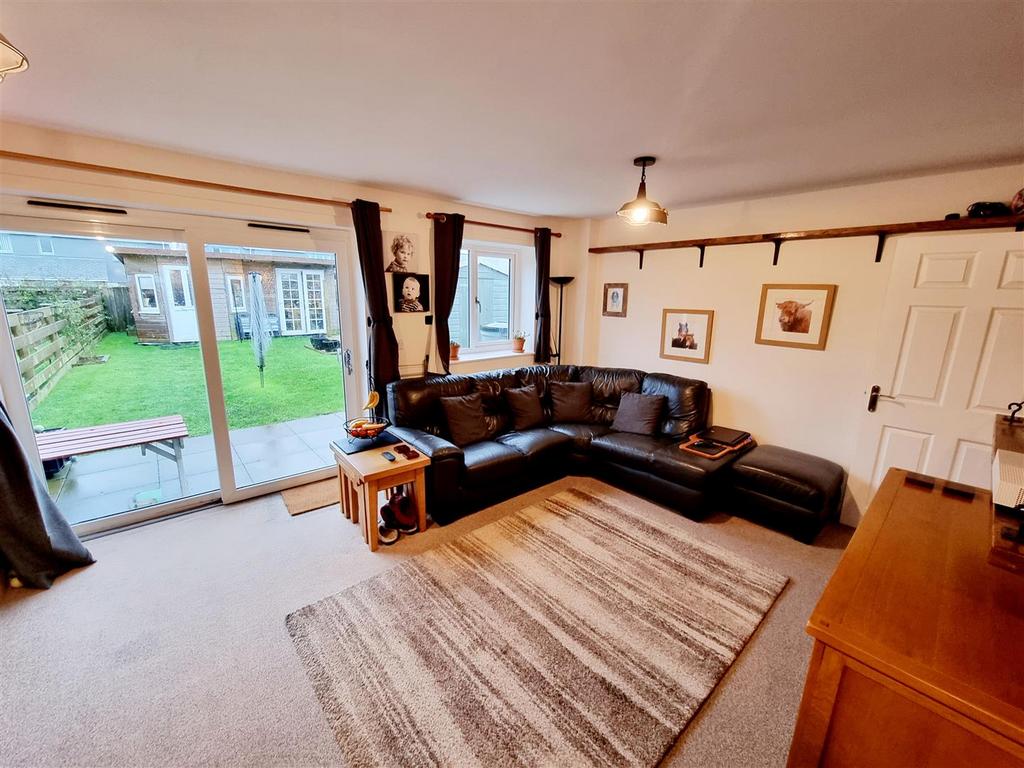 Sitting room 1.jpg