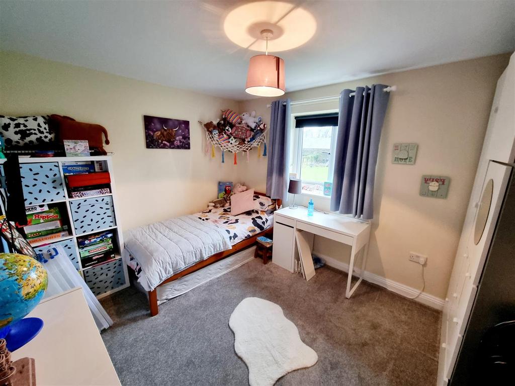 Bed 2.jpg