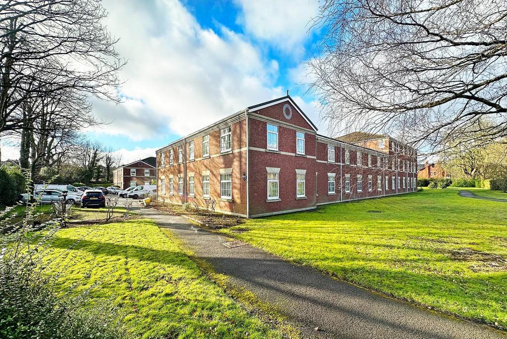 Queens Road, Hale 2 bed retirement property for sale £190,000