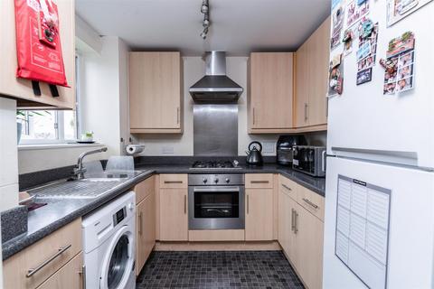 2 bedroom flat for sale - Windrush Drive, High Wycombe HP13
