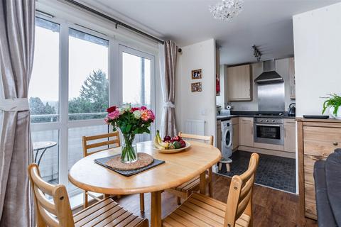 2 bedroom flat for sale, Windrush Drive, High Wycombe HP13