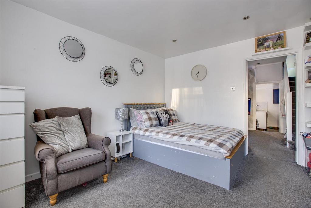 9 Abbey Barn Road, HP11 1 RS-5.jpg