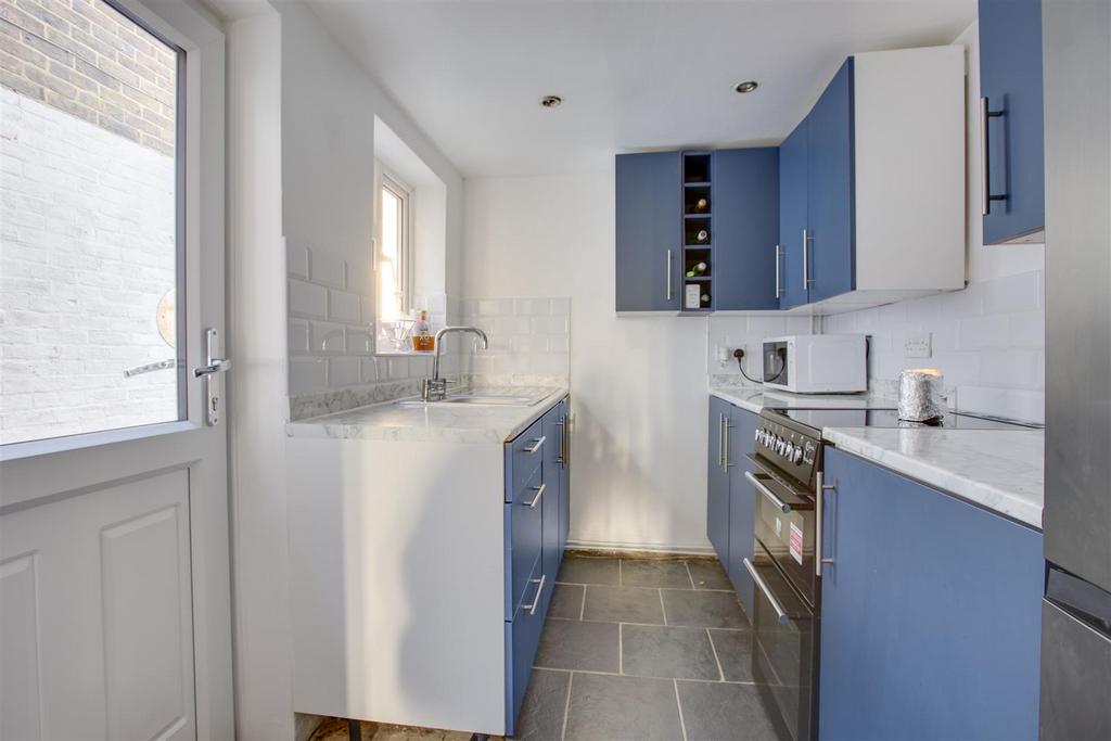 9 Abbey Barn Road, HP11 1 RS-8.jpg