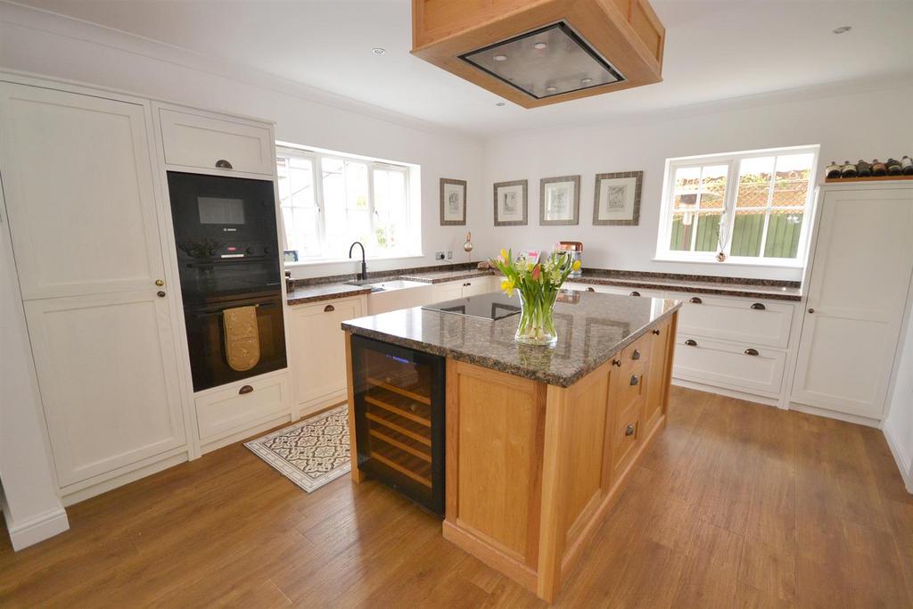 Caythorpe Road, Caythorpe, Nottingham 4 bed detached house for sale £