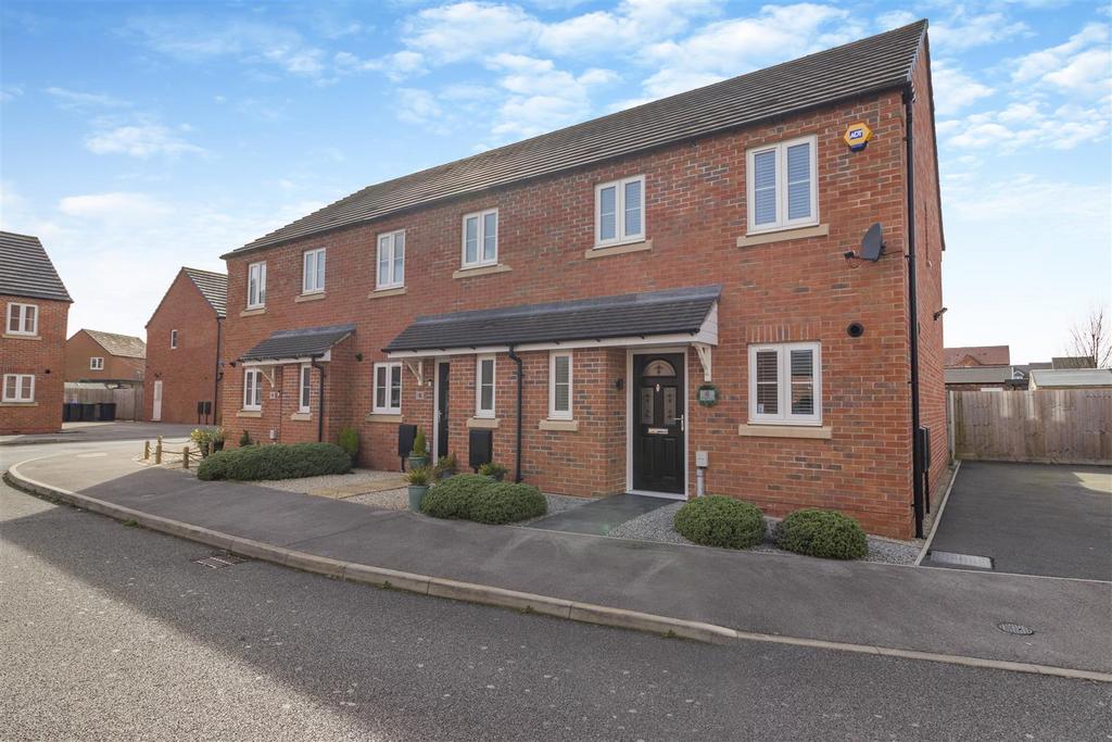Madejski Way, KirkbyinAshfield 3 bed townhouse for sale £200,000