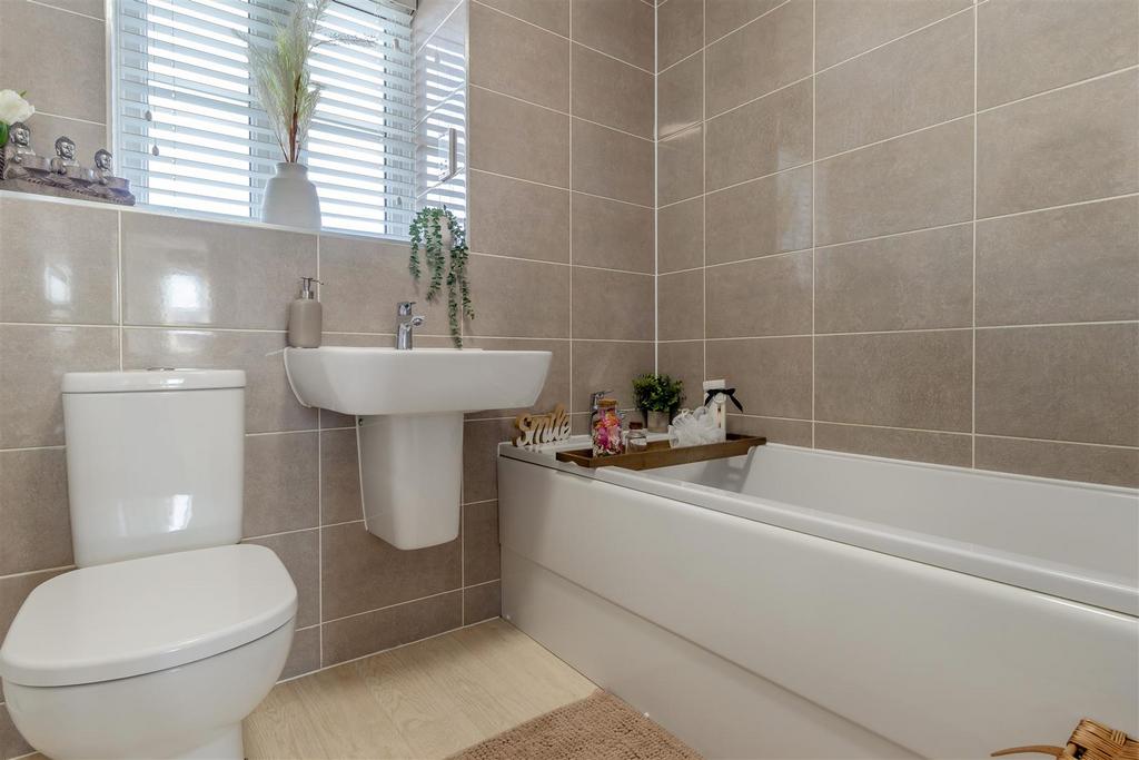 8589291-interior02.jpg