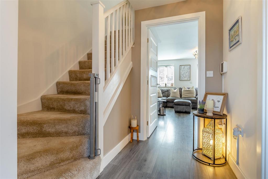 8589291-interior12.jpg