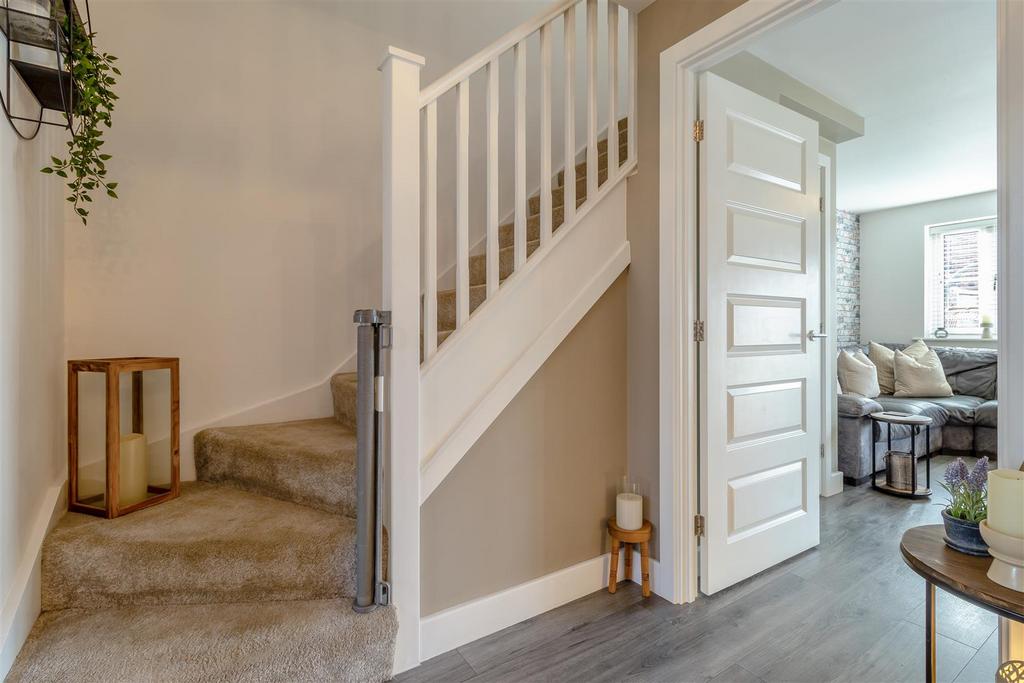 8589291-interior13.jpg