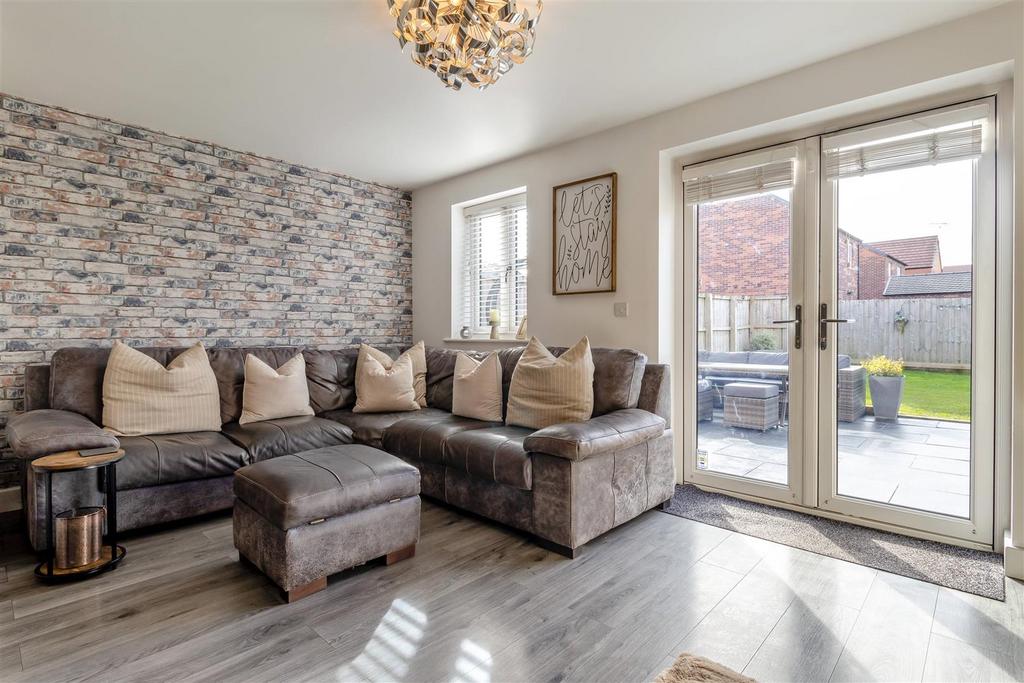 8589291-interior19.jpg