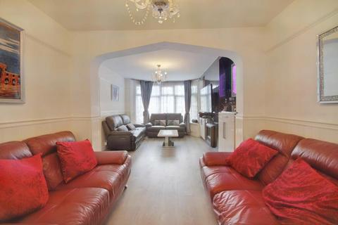 4 bedroom semi-detached house for sale - Avenue Crescent, Hounslow TW5