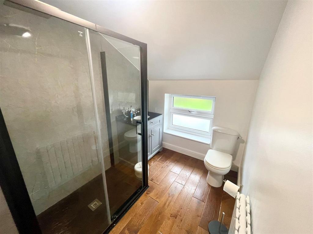 SHOWER ROOM.jpg