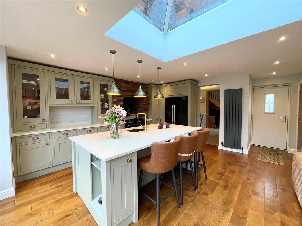 KITCHEN 2.jpg