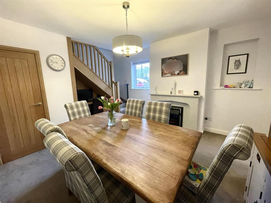 DINING ROOM.jpg