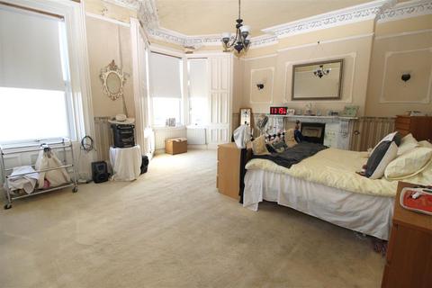 54 Beverley Terrace, Cullercoats, North Shields, NE30 4NX