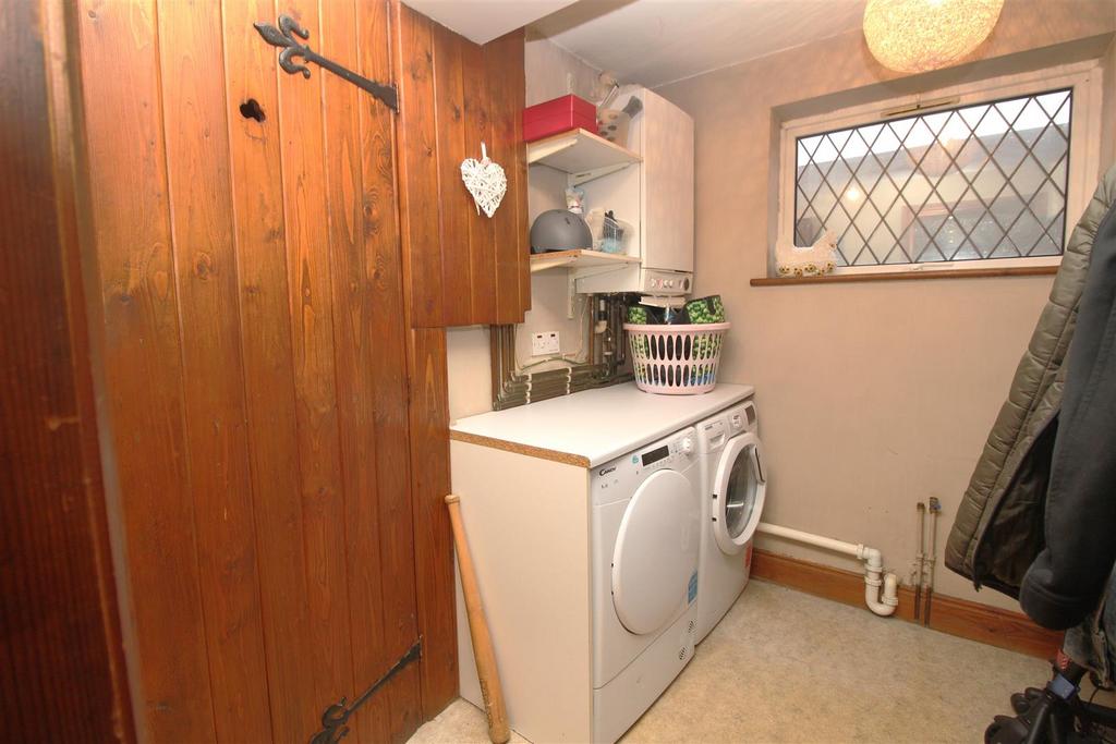 L Shaped Utility Room