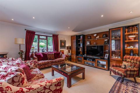 32 Eastern Dene, Hazlemere, High Wycombe, HP15 7BS