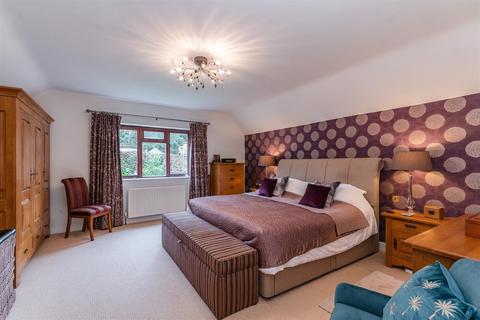 32 Eastern Dene, Hazlemere, High Wycombe, HP15 7BS